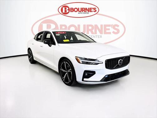 2024 Volvo S60 B5 Plus Dark Theme