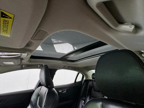 2024 Volvo S60 B5 Plus Dark Theme