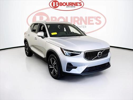 2025 Volvo XC40 B5 Core Bright Theme