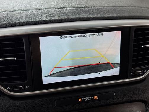 Snow White Pearl 2022 Kia Sportage LX
