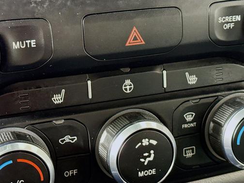 Bright White Clearcoat 2022 RAM 1500 Big Horn/Lone Star