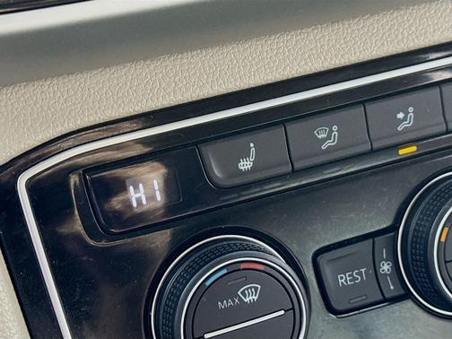 2022 Volkswagen Atlas 3.6L SE w/Technology