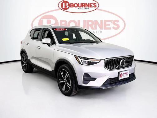 2025 Volvo XC40 B5 Core Bright Theme