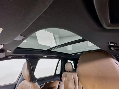 Silver Dawn Metallic 2023 Volvo XC90 B6 Ultimate 7-Seater