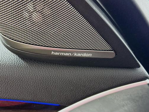 Mineral White Metallic 2022 BMW 530 i xDrive