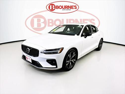 2024 Volvo S60 B5 Plus Dark Theme