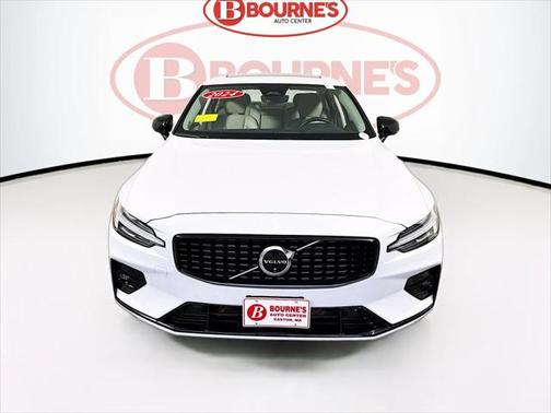2024 Volvo S60 B5 Plus Dark Theme