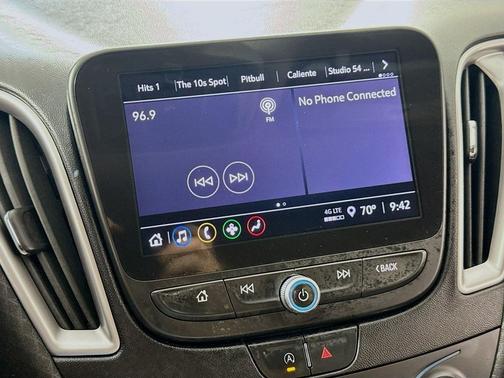 Summit White 2022 Chevrolet Malibu FWD LT