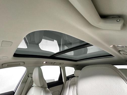 2021 Volvo XC60 T5 Momentum