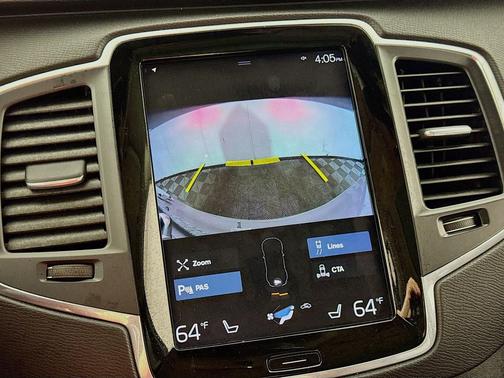 Bright Silver Metallic 2019 Volvo XC90 T6 Momentum