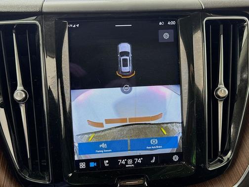 Platinum Grey Metallic 2023 Volvo XC60 B5 Plus Dark Theme