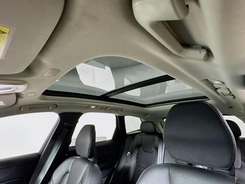 Platinum Grey Metallic 2023 Volvo XC60 B5 Plus Dark Theme