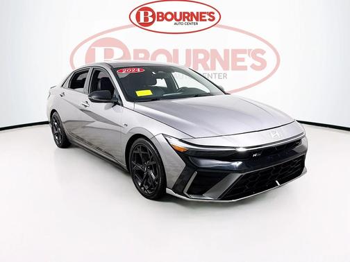 2024 Hyundai ELANTRA SE