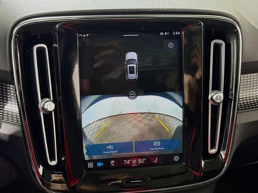 2022 Volvo XC40 Recharge Pure Electric P8 Twin Ultimate