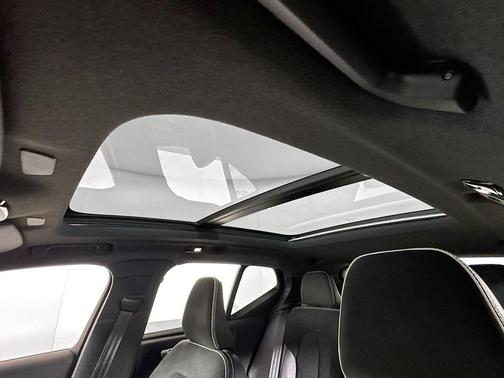 2022 Volvo XC40 Recharge Pure Electric P8 Twin Ultimate