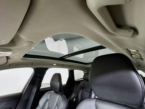 Onyx Black Metallic 2023 Volvo XC60 B5 Plus Bright Theme