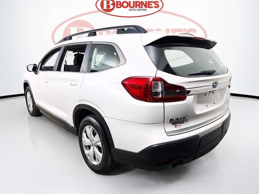 Crystal White Pearl 2022 Subaru Ascent Base 8-Passenger
