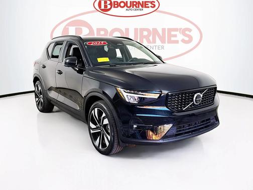 2025 Volvo XC40 B5 Plus Dark Theme