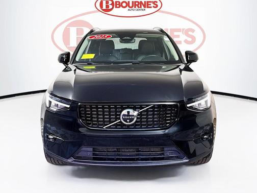 2025 Volvo XC40 B5 Plus Dark Theme