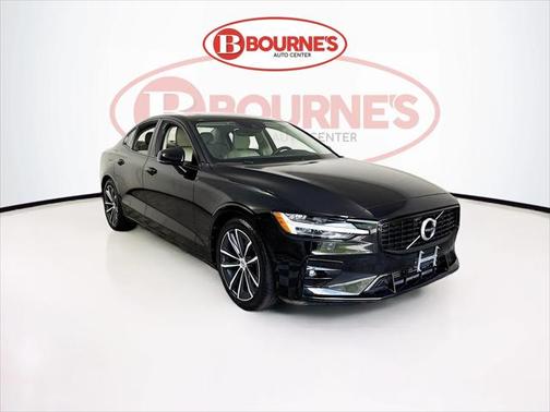 2021 Volvo S60 T5 Momentum