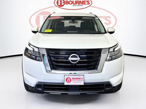 Pearl White Tricoat 2024 Nissan Pathfinder SV 4WD