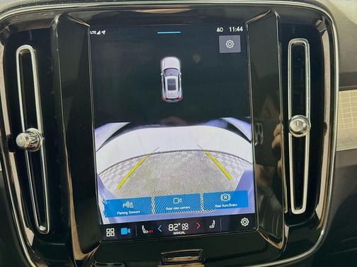 2025 Volvo XC40 B5 Core Bright Theme