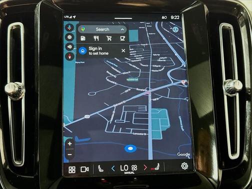 2025 Volvo XC40 B5 Core Bright Theme