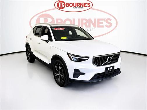 2025 Volvo XC40 B5 Core Bright Theme