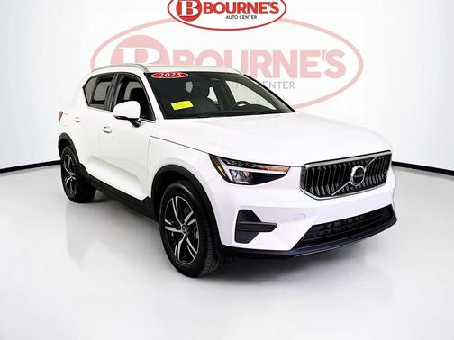 2025 Volvo XC40 B5 Core Bright Theme