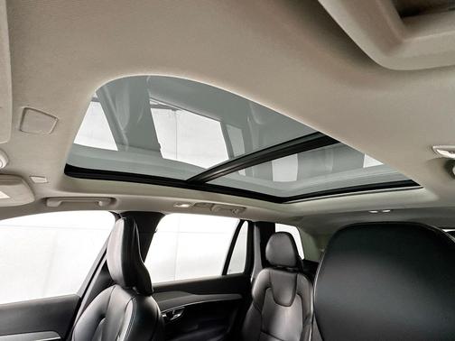 2025 Volvo XC90 B5 Core