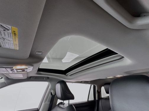 Midnight Black Metallic 2020 Toyota Highlander XLE