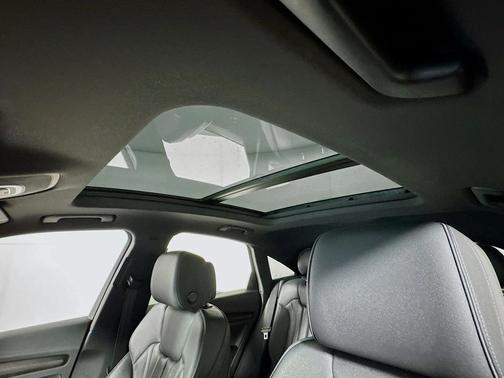 2023 Audi Q5 45 S line Premium