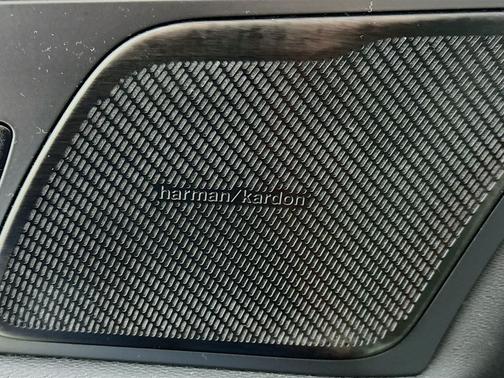 2022 Volvo XC60 Recharge Plug-In Hybrid T8 R-Design