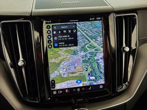 2022 Volvo XC60 Recharge Plug-In Hybrid T8 R-Design