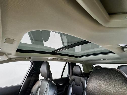 2018 Volvo XC90 T6 Momentum