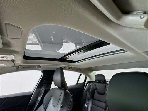 2025 Volvo S60 B5 Core