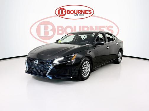Super Black 2024 Nissan Altima S FWD