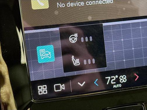2024 Volvo XC40 B5 Core Dark Theme