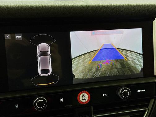 2024 Porsche Macan AWD w/Navigation,Heated Leather,Pano Sunroof