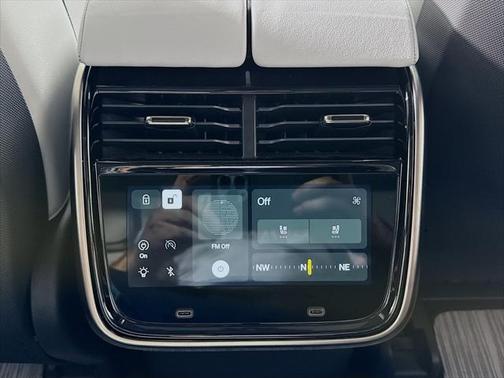 2025 Rivian R1T AWD w/Bright Pkg,Navi,Heated Leather,Glass Roof
