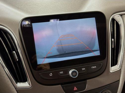 White 2017 Chevrolet Malibu 1LT