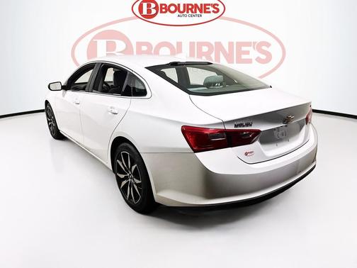 White 2017 Chevrolet Malibu 1LT