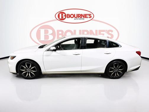 White 2017 Chevrolet Malibu 1LT