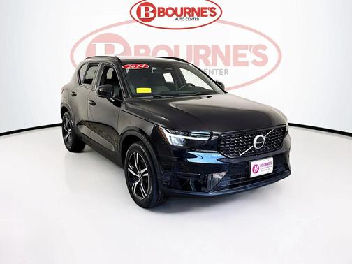 2024 Volvo XC40 B5 Core Dark Theme