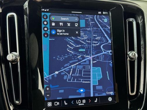 2024 Volvo XC40 B5 Core Dark Theme