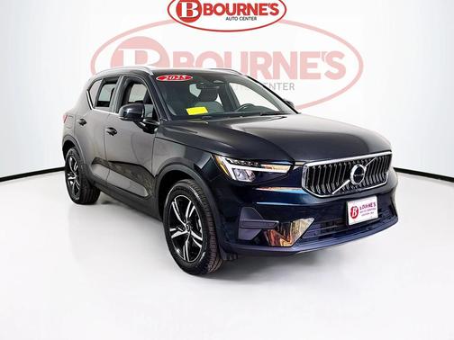 2025 Volvo XC40 B5 Core Bright Theme