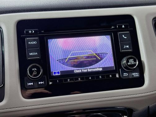 Platinum White Pearl 2022 Honda HR-V LX