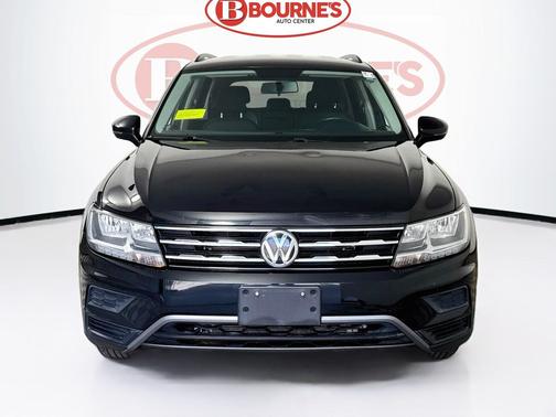 Deep Black Pearl Metallic 2018 Volkswagen Tiguan 2.0T S 4MOTION