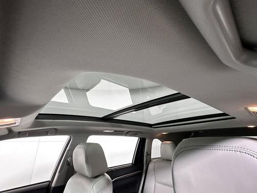 Silver Sky Metallic 2016 Toyota Highlander Hybrid Limited