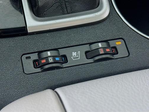 Silver Sky Metallic 2016 Toyota Highlander Hybrid Limited